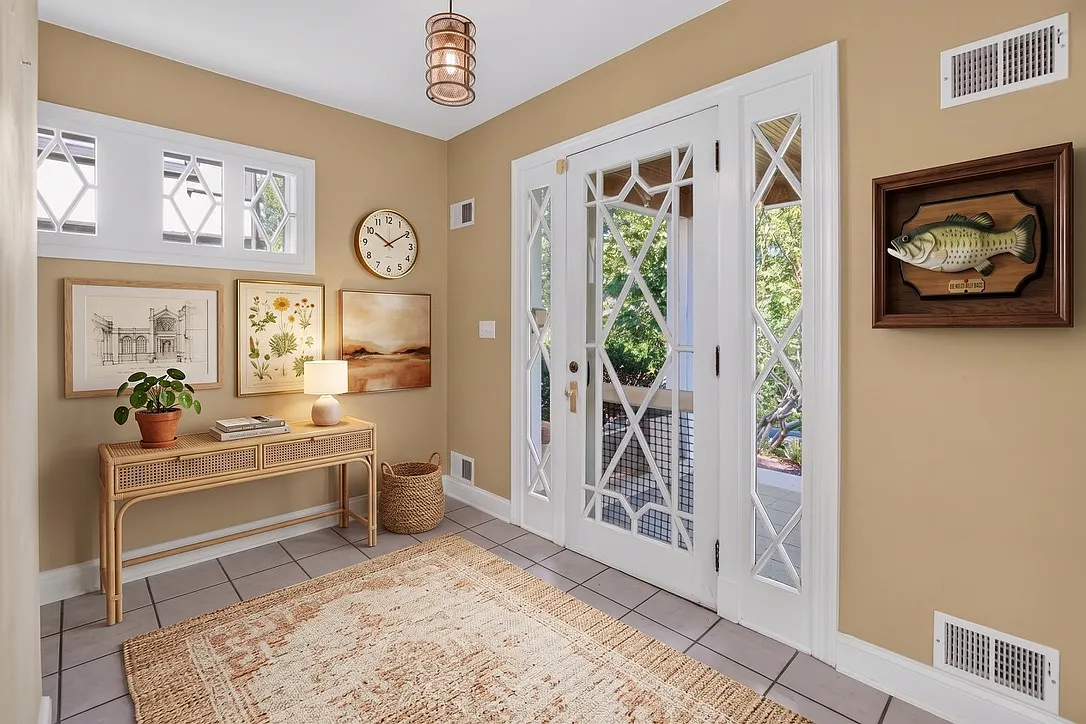 5 bed, 4.5 bath, 3501 sqft, $6,500 — Photo 3