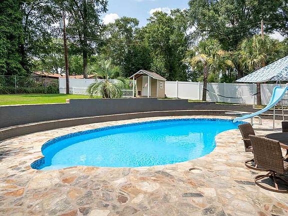 2nd image of 108 Poinsettia Dr