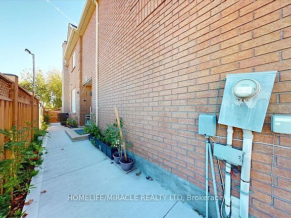 3rd image of 5026 Moulin Rouge Cres