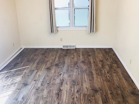 Spacious and bright eating area features ceiling fan, thermal window covering. Luxury vinyl plank flooring has been used throughout the main floor.