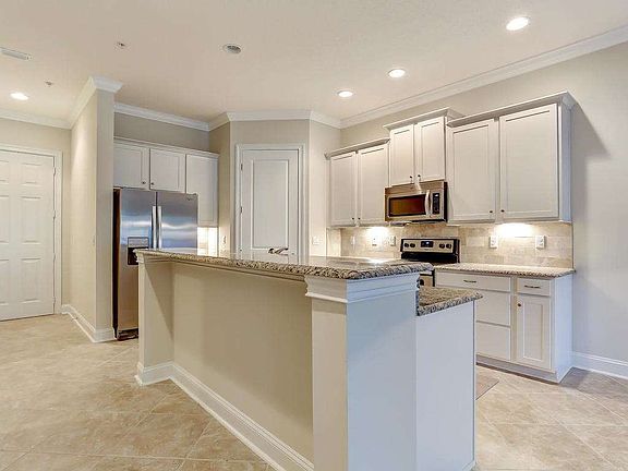 4th image of 95068 Summerwoods Cres #2204