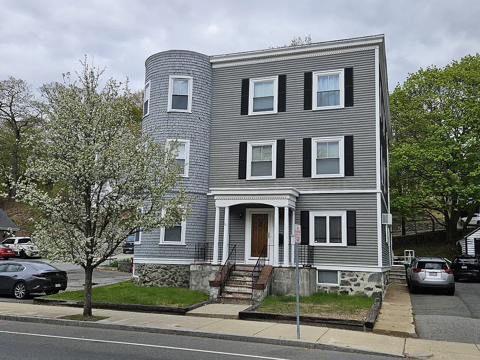 977 Main St #1