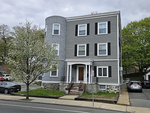 977 Main St #1 Photo 1