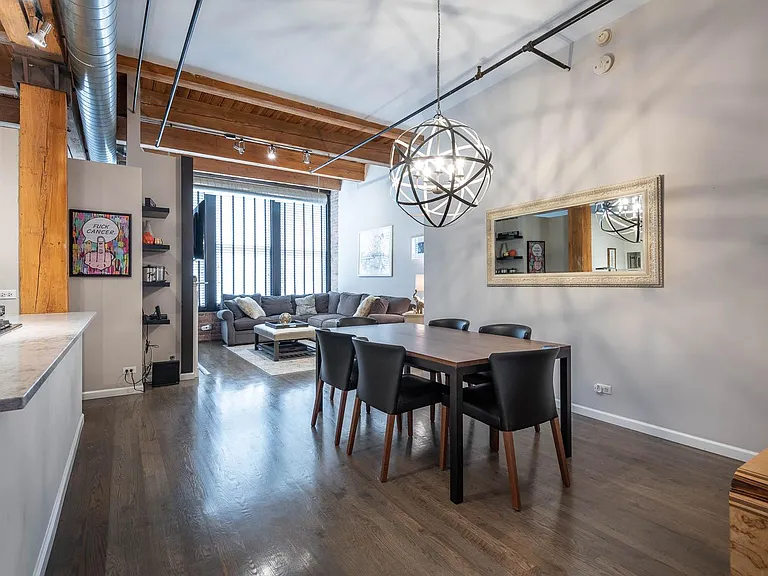 728 W Jackson Blvd #219 — Photo 2