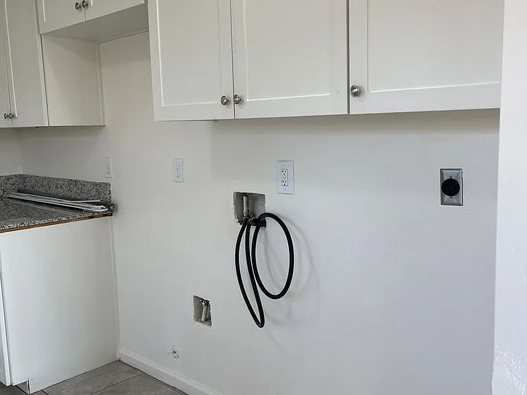 1426 Lake St — Photo 3