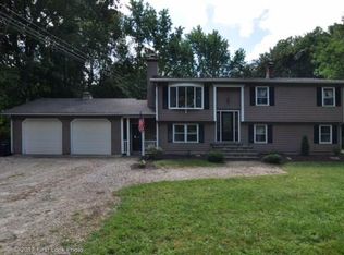 302 Quaker Ln, Scituate, RI 02857