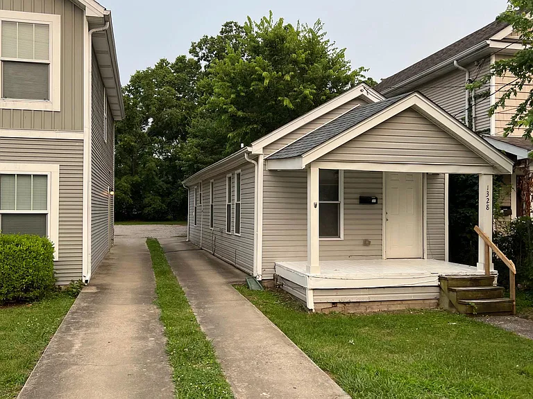 1328 Camden Ave — Photo 2