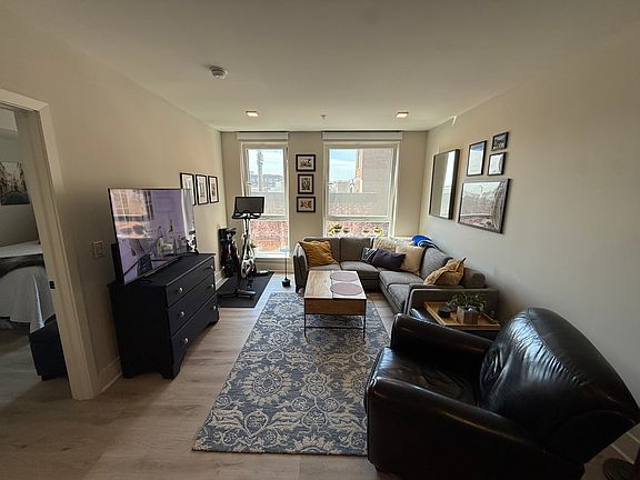 3rd image of 1803 N Howard St #501