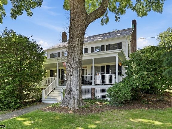 2nd image of 32 Tanners Brook Rd