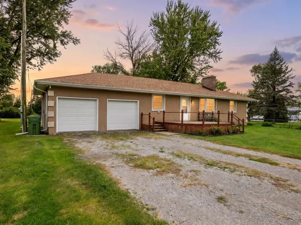 11037 141st St, Davenport, IA 52804