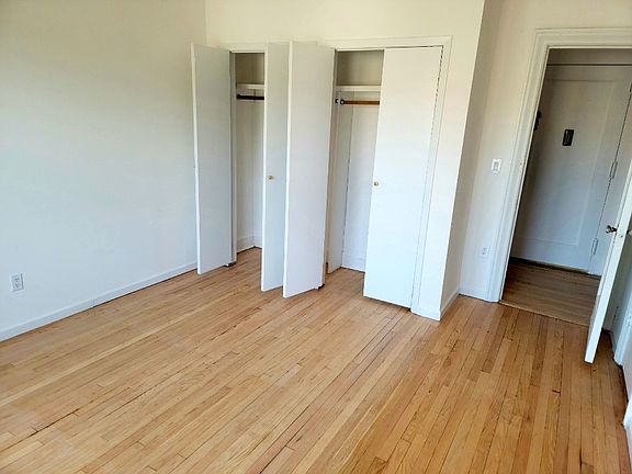 5th image of 660 Larchmont Ave #D