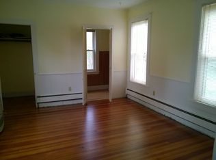 174 College St APT 3, Amherst, MA 01002