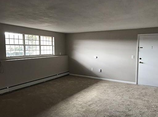5th image of 6 Williamsburg Ct Unit 2