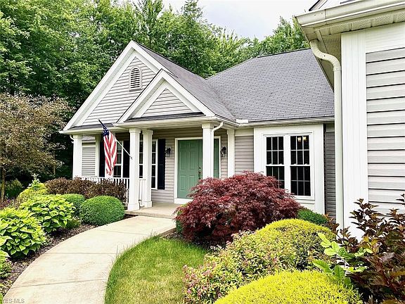 2nd image of 1633 Jennifer Ln
