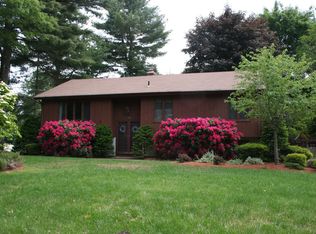 10 Greenbrier Rd, Smithfield, RI 02828