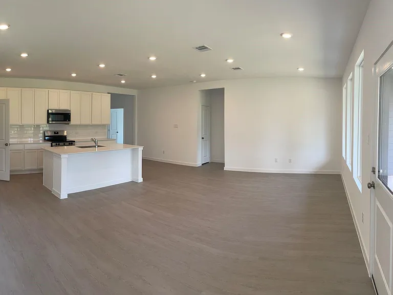 545 Shoreview Dr — Photo 8