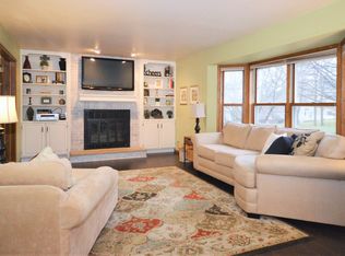 224 S Comanche Ln, Waukesha, WI 53188