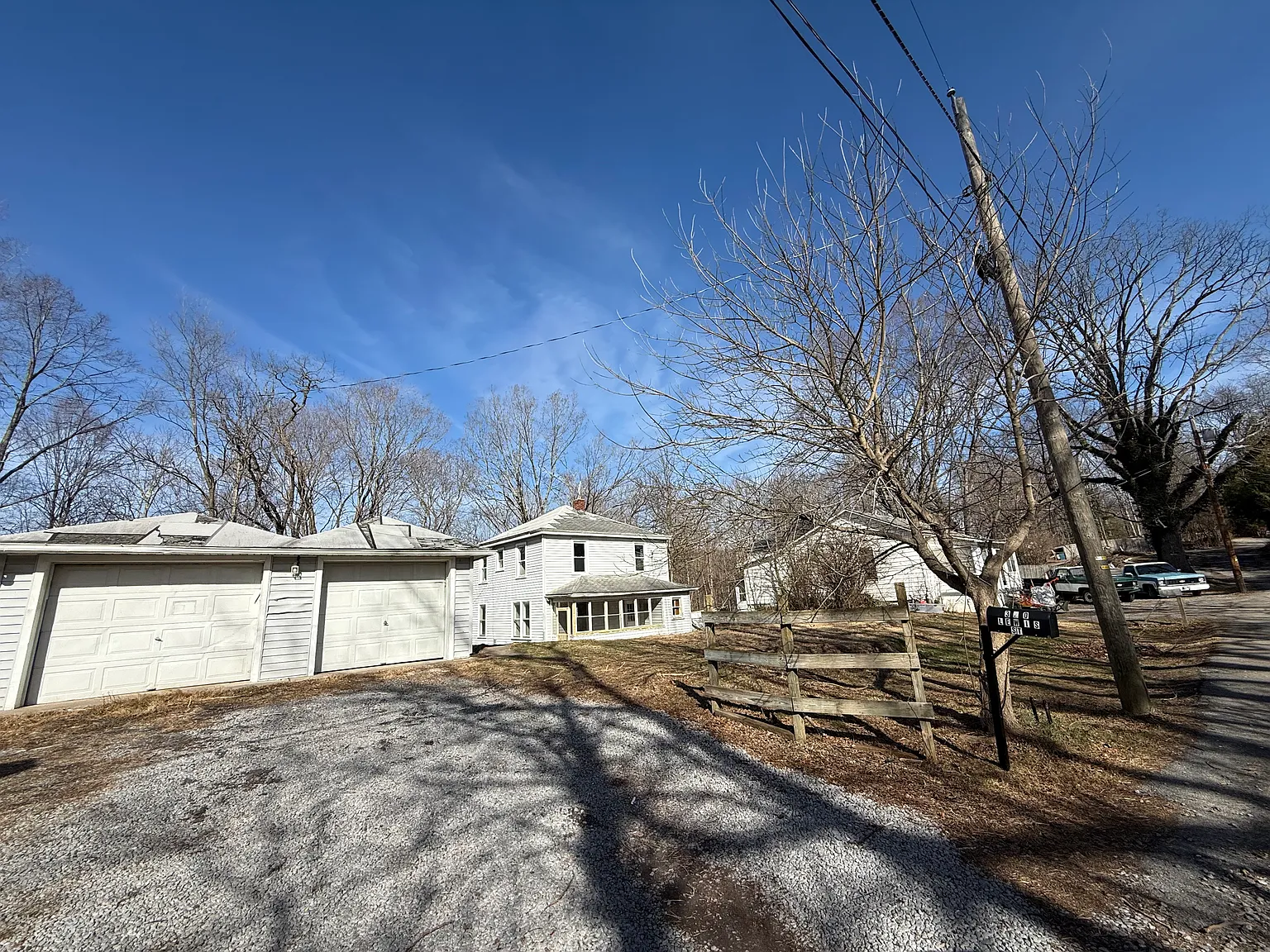 4 bed, 2200 sqft, $1,050 — Photo 2