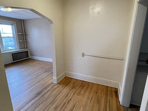 4th image of 119 13th St N APT 6