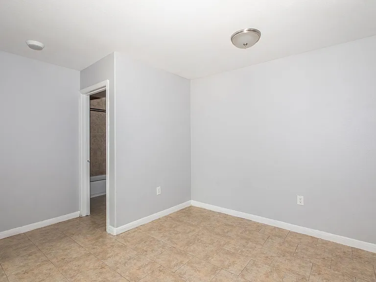 Capewood Apartments — Photo 20