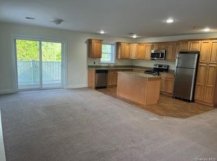 18 Marie St, Lindenhurst, NY 11757