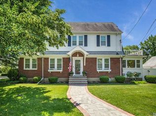 17 Church St, Syosset, NY 11791