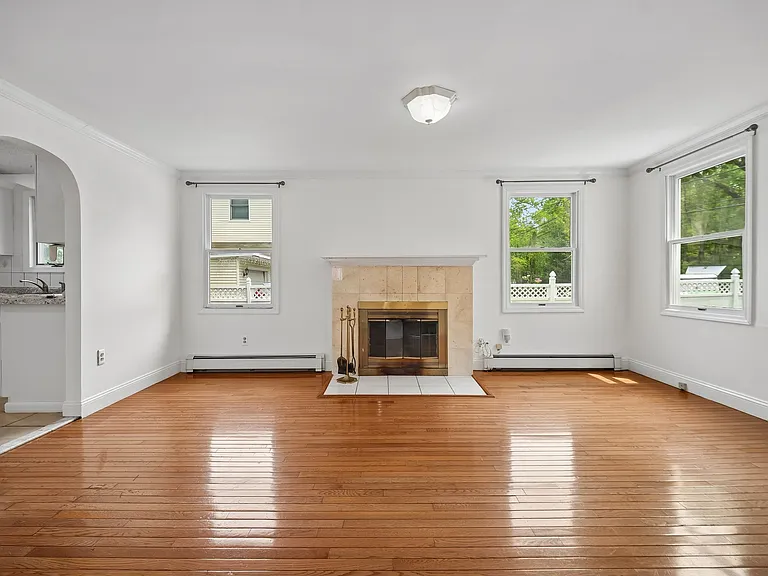 66 W Hobart Gap Rd — Photo 8