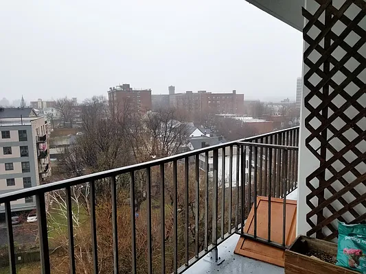 Rented by Compass | media 40