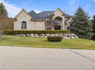 26732 Wembley Ct, Farmington Hills, MI