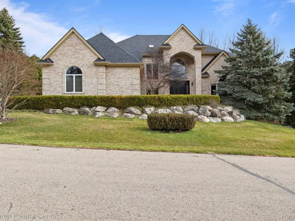 26732 Wembley Ct, Farmington Hills, MI 48331