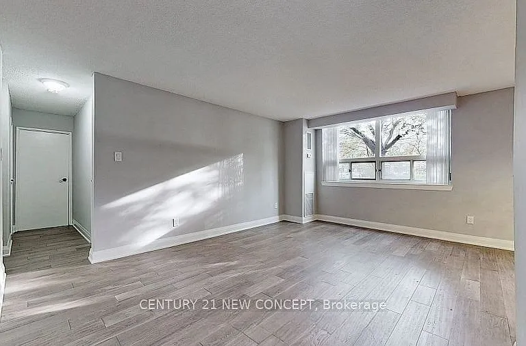 7451 Yonge St #101 — Photo 30