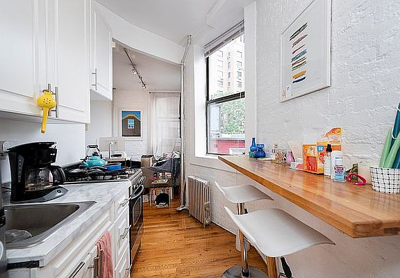 4th image of 178 W Houston St APT 14