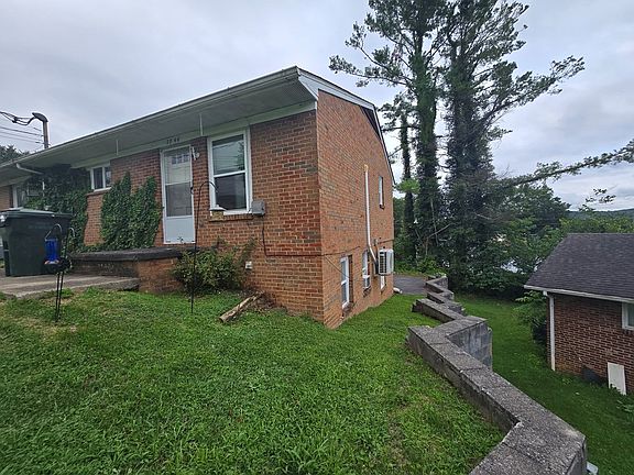 2nd image of 2744 Everett St