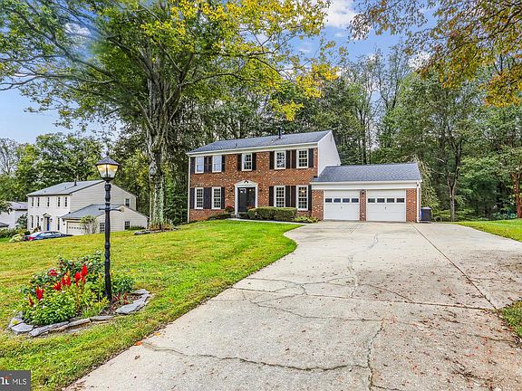 3rd image of 5084 Lake Cir W
