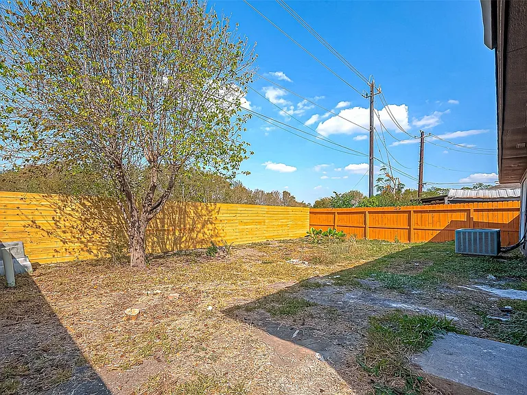 3010 Bandell Dr — Photo 30
