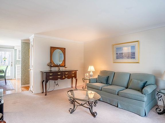 3rd image of 106 Plantation Dr