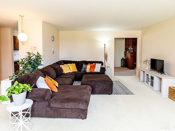 4th image of 286 Orchard Dr