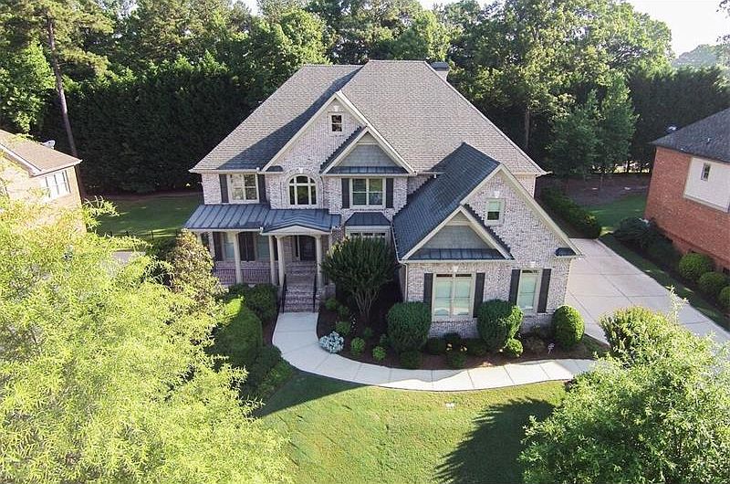 2nd image of 940 Cranbrook Glen Ln