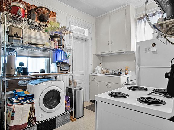 4th image of 116-118 N Hanover St #116-2
