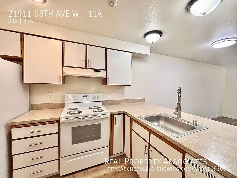 Hillcrest — Photo 1
