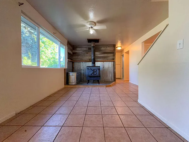 816 S Wardwell Ave — Photo 4