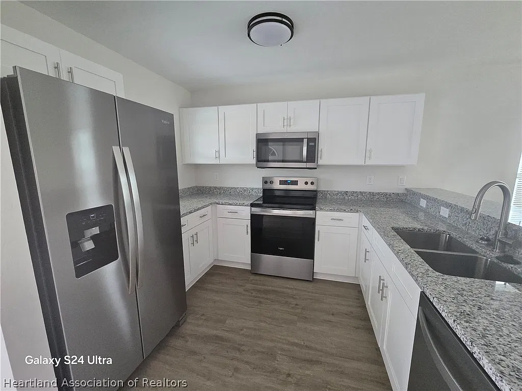 2 bed, 2.0 bath, 1006 sqft, $1,600 — Photo 3