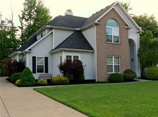 420 Crestwood Dr, Avon Lake, OH 44012