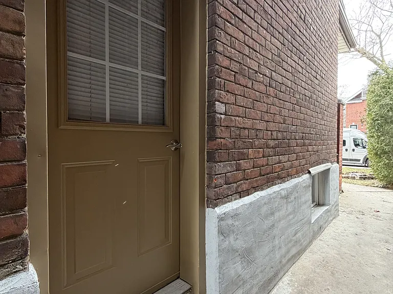 71 Vernon St #BASEMENT — Photo 4