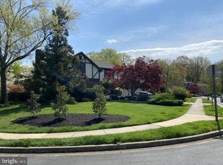 8806 Glade Hill Rd, Fairfax, VA 22031