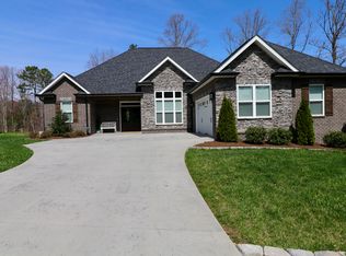1315 Fox Ridge Dr, Powell, TN 37849