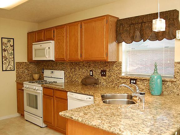Gorgeous granite counters!