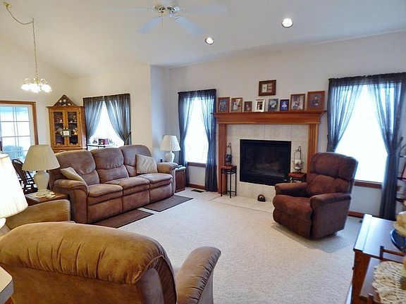 4th image of 618 Concord Village Cir