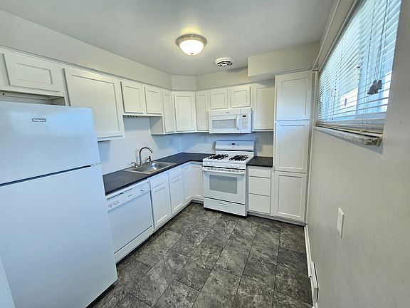 2nd image of 916 Maplewood Dr