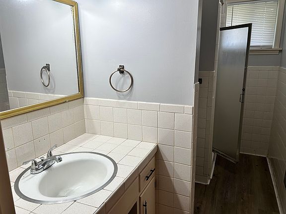 3rd image of 4788 Bowen Ave